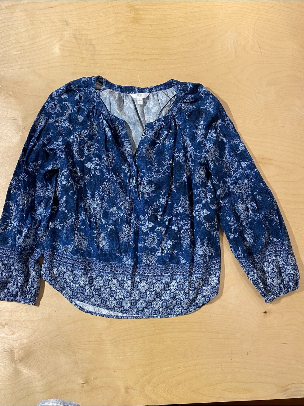 Time and Tru Navy Floral Peasant Blouse Large (12-14) (SA)